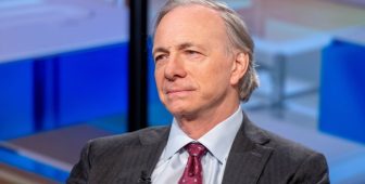 Ray Dalio Bridgewater’daki Son Hisselerini Sattı, Bitcoin ve Altına Olan Güvenini Artırdı